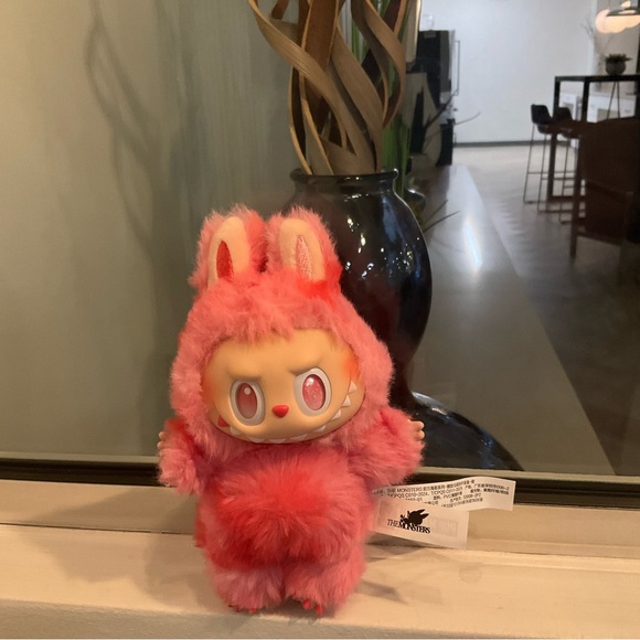 Big into Energy Love Labubu - Picture 2 of 3